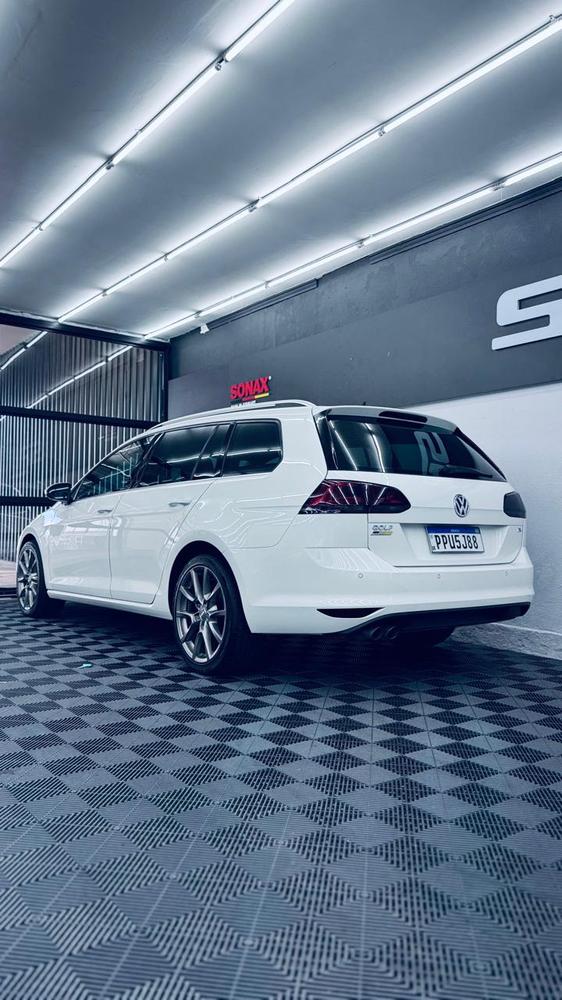 Volkswagen Golf branco