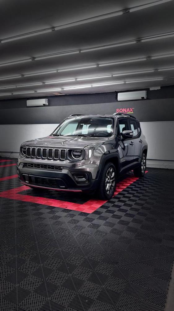 Jeep Renegade no showroom